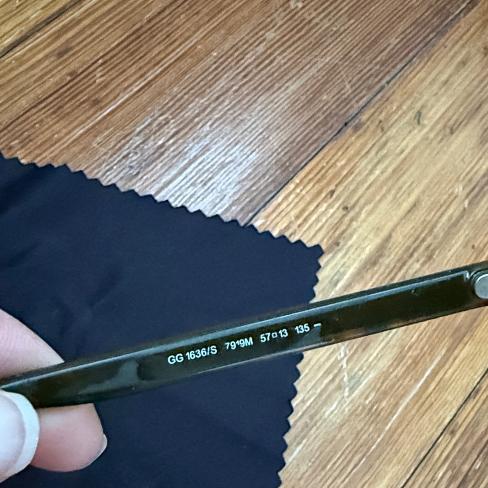 Gucci Men's Black Frame with Brown Gradient Lenses Sunglasses - Picture 6 of 7